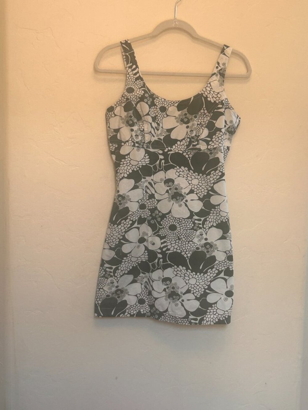 Surfer girl mini shift, size M, green tropical print, body con #coastalvibes